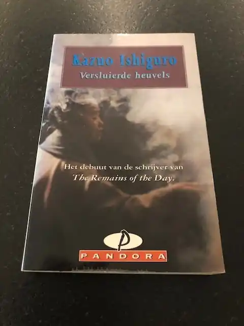 Dagaanbieding Versluierde heuvels - Kazuo Ishiguro