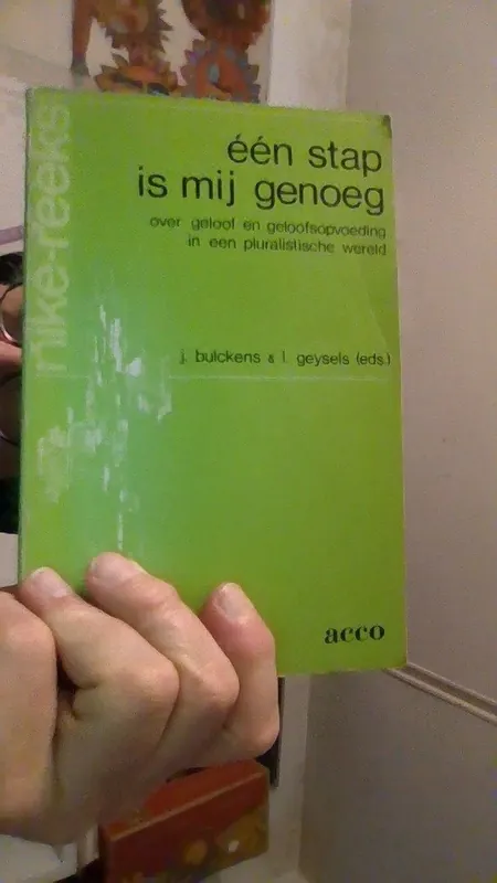 Een stap is mij genoeg over geloof en geloofsopvoeding in een pluralistische wereld : verslagboek van de Vliebergh-Sencie-leergang, afdelingen catechese en bijbel, augustus 1984 - Jef Bulckens; Luc Geysels; Luc Dequeker, Ghis Thevissen, Marc Vervenne, Gijs Bouwman, Jan Van Bavel, Karel Dobbelaere Jef Bulckens: Specialist in godsdienstpedagogiek.Karel Dobbelaere: Gerenommeerd godsdienstsocioloog (bekend van zijn werk over secularisatie).Marc Vervenne: Bijbelwetenschapper en later rector van de KU Leuven.Luc Dequeker: Expert in het Oude Testament en de joods-christelijke dialoog. Betrouwbaar