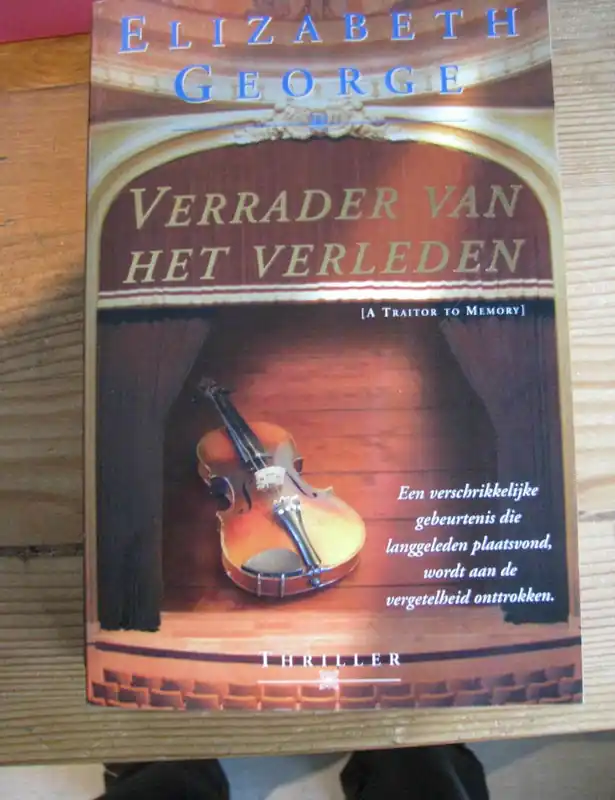 VERRADER VAN HET VERLEDEN - Elizabeth George Beste Prijs