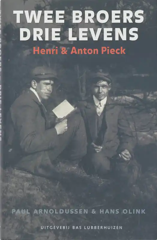 Bestel Nu Twee broers, drie levens - P. Arnoldussen; H. Olink