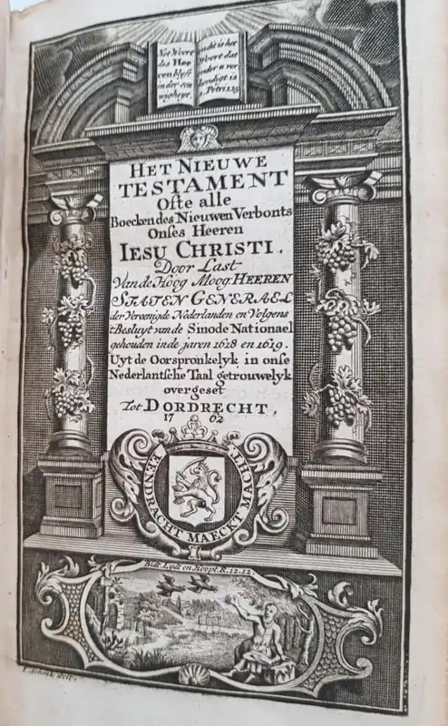 Laatste Versie HET NIEUWE TESTAMENT ofte alle Boecken des Nieuwen Verbonts Onses Heeren Iesu Christi - Door Last Van de Hoog Moog: Heeren Staten Generael der Vereenigde Nederlanden en Volgens t' Besluyt van de Sinode Nationael gehouden in de jaren 1618 en 1619