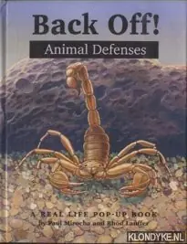 Seizoensaanbieding Back Off! Animal Defenses. A Real Life Pop-Up Book - Mirocha, Paul & Rhod Lauffer
